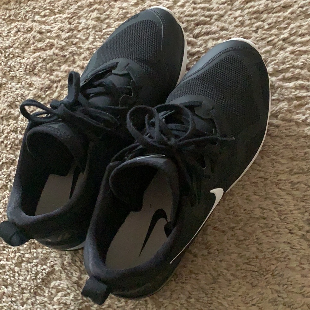 Nike Black and White Low-Top Athletic Sneakers - Picture 2 of 12